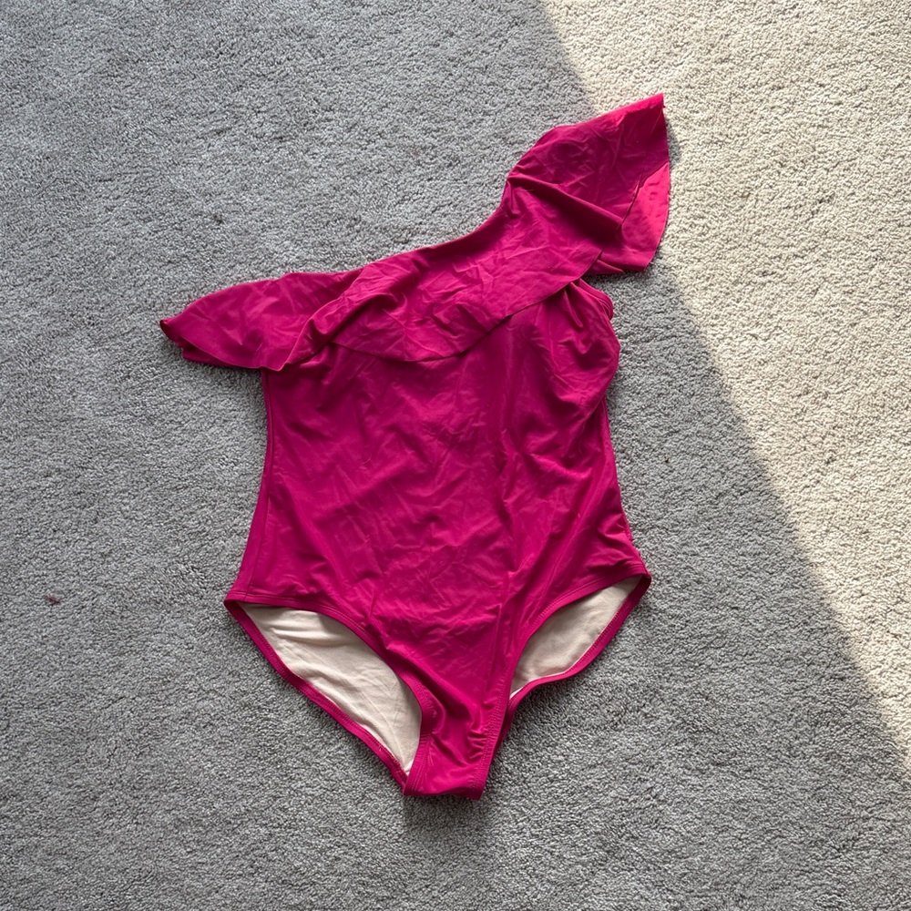 Pink One-Shoulder Swimsuit